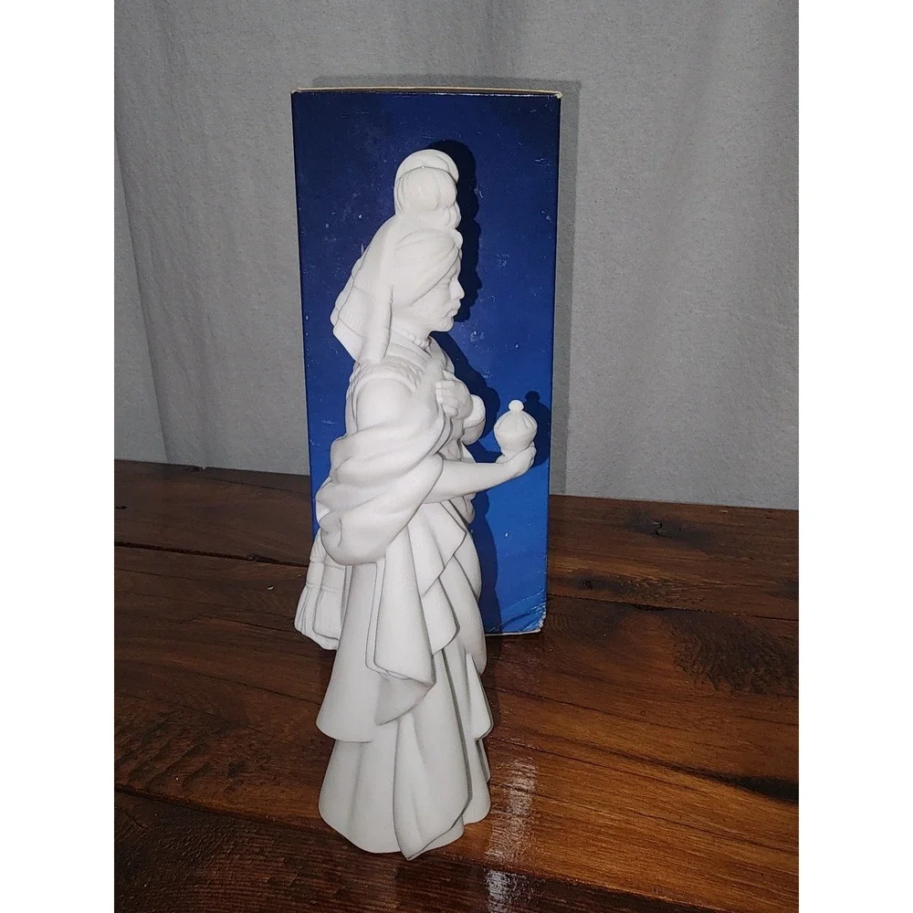 1982 Avon Nativity Collectibles The‎ Magi Kaspar Porcelain Figurine
